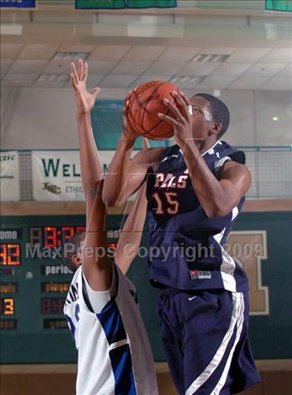 Thumbnail 1 in Pacific Hills vs. Reseda (MaxPreps Holiday Classic) photogallery.