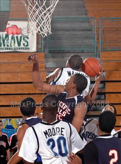 Thumbnail 3 in Pacific Hills vs. Reseda (MaxPreps Holiday Classic) photogallery.