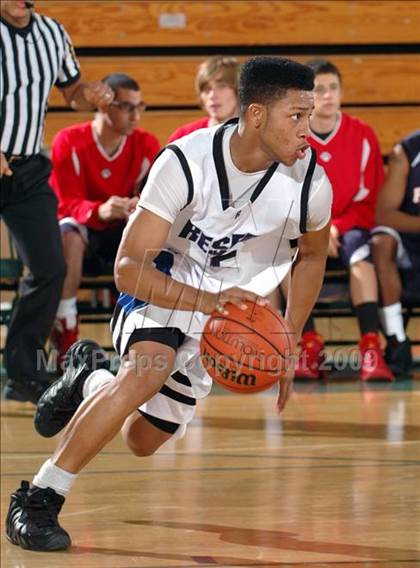 Thumbnail 3 in Pacific Hills vs. Reseda (MaxPreps Holiday Classic) photogallery.