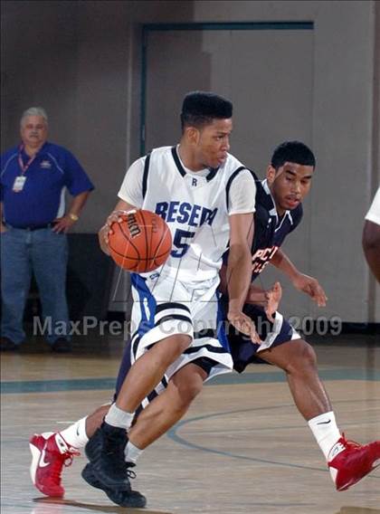 Thumbnail 3 in Pacific Hills vs. Reseda (MaxPreps Holiday Classic) photogallery.