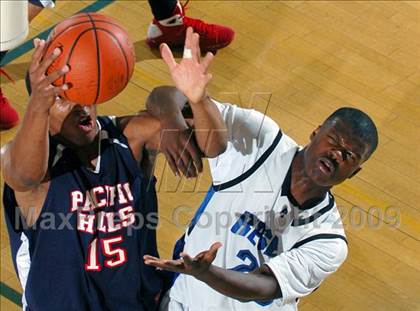 Thumbnail 3 in Pacific Hills vs. Reseda (MaxPreps Holiday Classic) photogallery.
