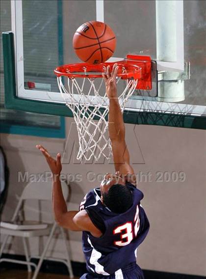 Thumbnail 1 in Pacific Hills vs. Reseda (MaxPreps Holiday Classic) photogallery.