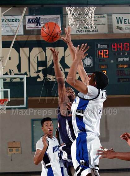 Thumbnail 1 in Pacific Hills vs. Reseda (MaxPreps Holiday Classic) photogallery.