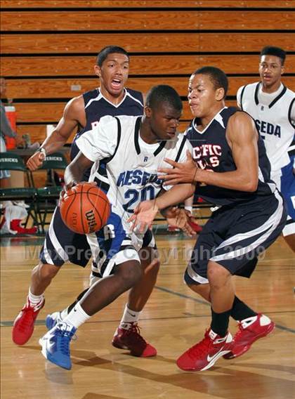 Thumbnail 1 in Pacific Hills vs. Reseda (MaxPreps Holiday Classic) photogallery.