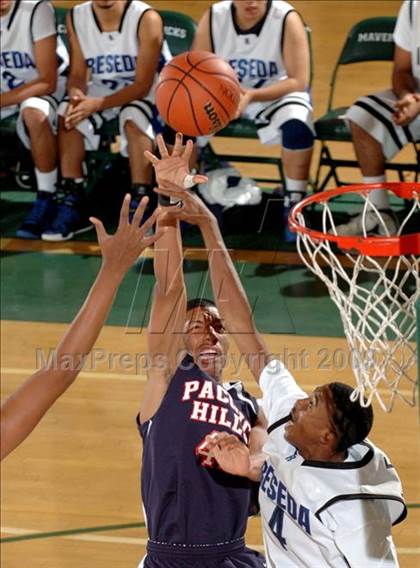 Thumbnail 3 in Pacific Hills vs. Reseda (MaxPreps Holiday Classic) photogallery.