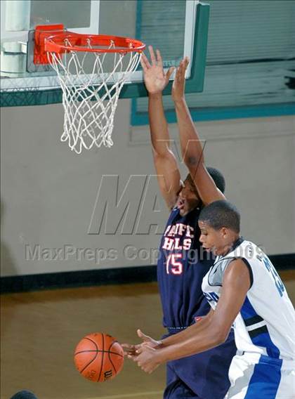 Thumbnail 1 in Pacific Hills vs. Reseda (MaxPreps Holiday Classic) photogallery.