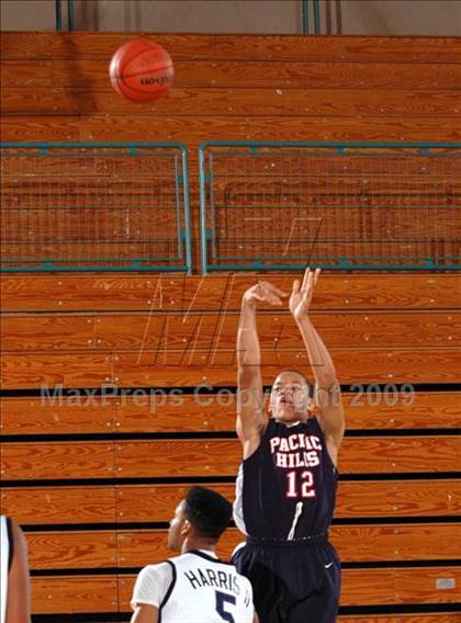 Thumbnail 2 in Pacific Hills vs. Reseda (MaxPreps Holiday Classic) photogallery.