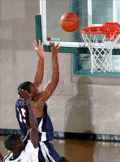 Thumbnail 1 in Pacific Hills vs. Reseda (MaxPreps Holiday Classic) photogallery.