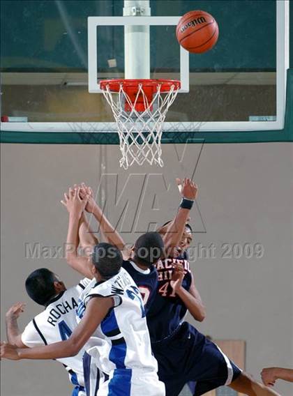 Thumbnail 3 in Pacific Hills vs. Reseda (MaxPreps Holiday Classic) photogallery.