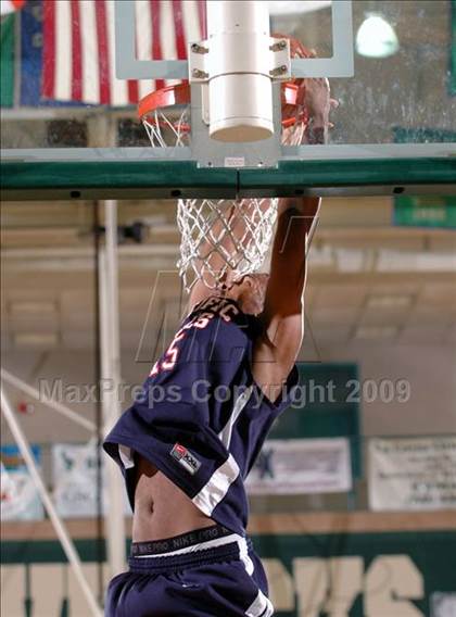 Thumbnail 3 in Pacific Hills vs. Reseda (MaxPreps Holiday Classic) photogallery.