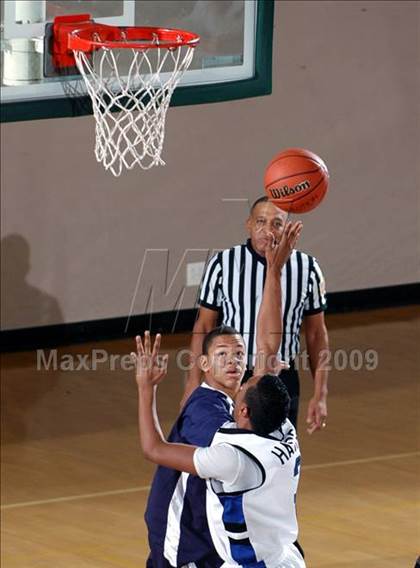 Thumbnail 2 in Pacific Hills vs. Reseda (MaxPreps Holiday Classic) photogallery.