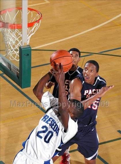 Thumbnail 2 in Pacific Hills vs. Reseda (MaxPreps Holiday Classic) photogallery.