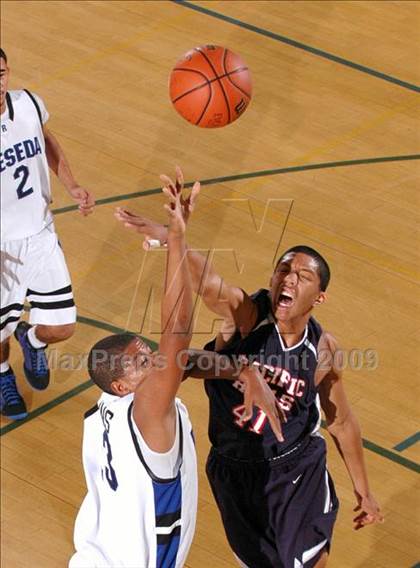 Thumbnail 1 in Pacific Hills vs. Reseda (MaxPreps Holiday Classic) photogallery.