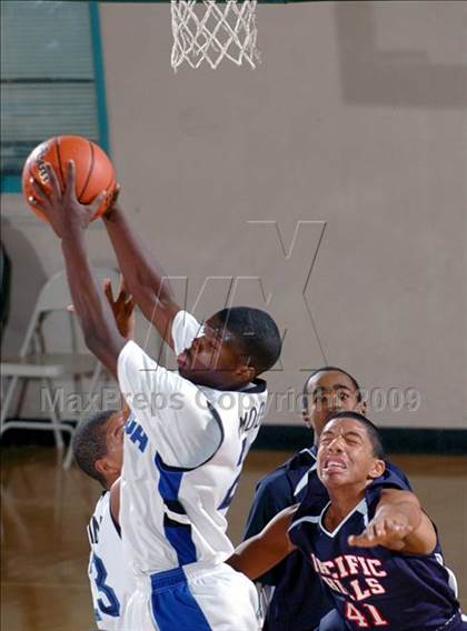 Thumbnail 1 in Pacific Hills vs. Reseda (MaxPreps Holiday Classic) photogallery.