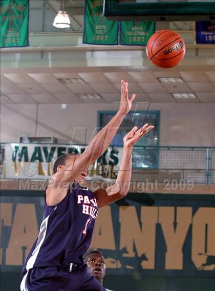 Thumbnail 3 in Pacific Hills vs. Reseda (MaxPreps Holiday Classic) photogallery.