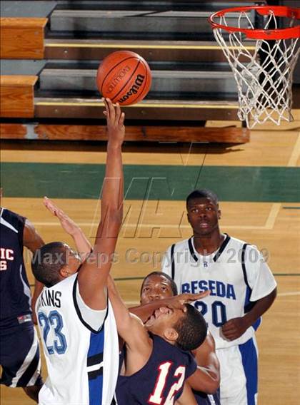 Thumbnail 2 in Pacific Hills vs. Reseda (MaxPreps Holiday Classic) photogallery.