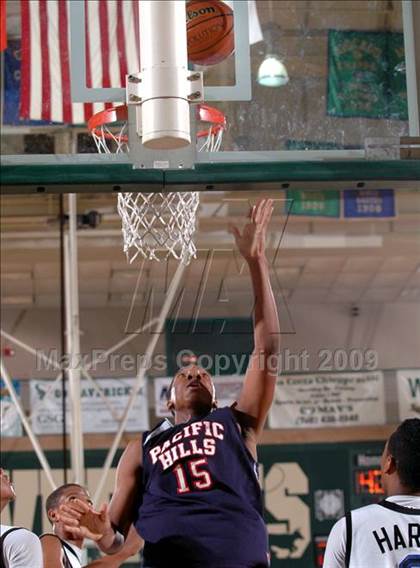 Thumbnail 2 in Pacific Hills vs. Reseda (MaxPreps Holiday Classic) photogallery.