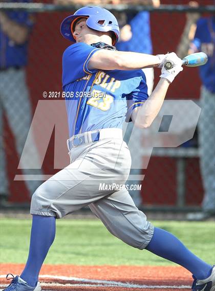 Thumbnail 3 in West Islip @ Newfield photogallery.