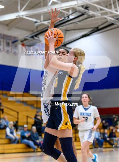 Thumbnail 1 in Pleasant Valley vs Oak Ridge (Folsom-Vista Winter Classic) photogallery.
