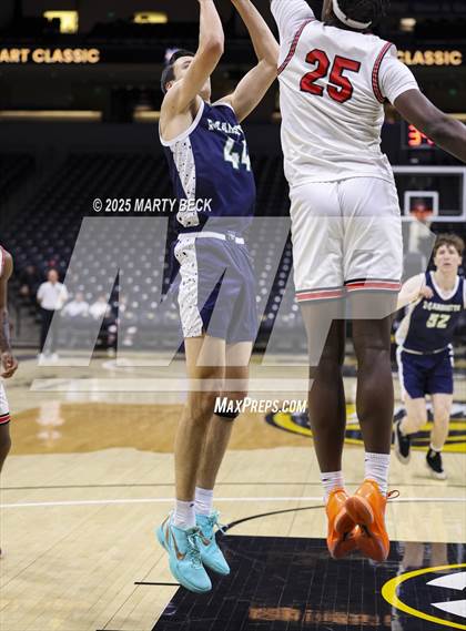 Thumbnail 3 in Marquette vs Jefferson City (Norm Stewart Classic) photogallery.