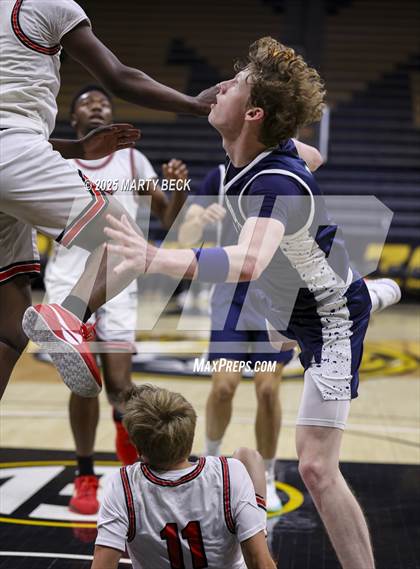 Thumbnail 1 in Marquette vs Jefferson City (Norm Stewart Classic) photogallery.
