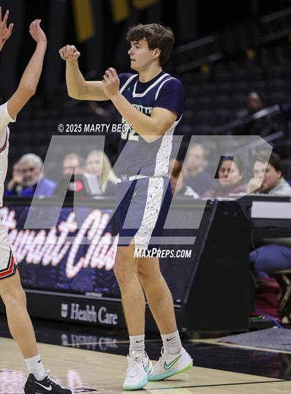 Thumbnail 1 in Marquette vs Jefferson City (Norm Stewart Classic) photogallery.