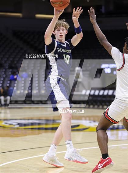 Thumbnail 2 in Marquette vs Jefferson City (Norm Stewart Classic) photogallery.