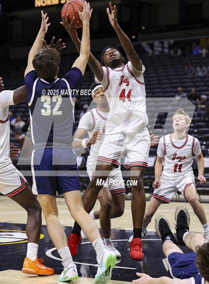 Thumbnail 3 in Marquette vs Jefferson City (Norm Stewart Classic) photogallery.