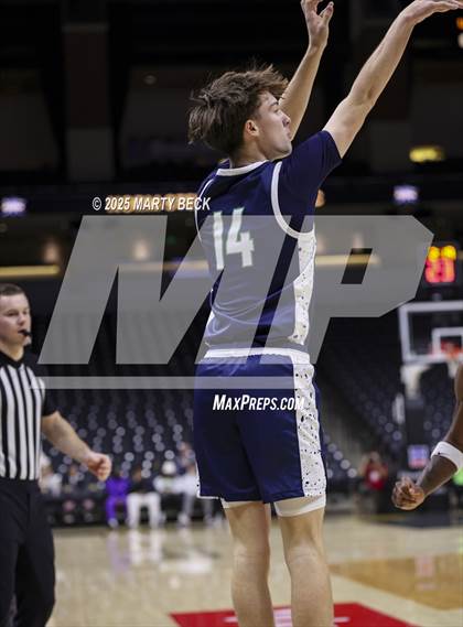 Thumbnail 1 in Marquette vs Jefferson City (Norm Stewart Classic) photogallery.