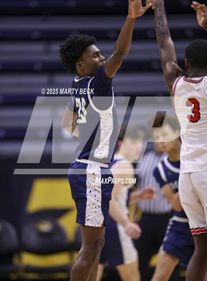 Thumbnail 3 in Marquette vs Jefferson City (Norm Stewart Classic) photogallery.