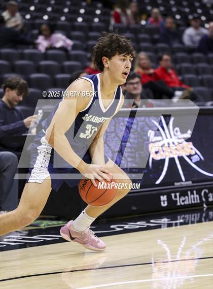 Thumbnail 3 in Marquette vs Jefferson City (Norm Stewart Classic) photogallery.