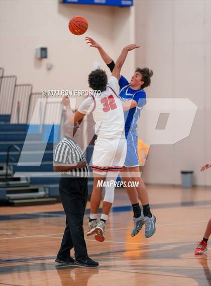 Thumbnail 3 in Pierson vs Haldane (NYSPHSAA Class C Regional) photogallery.