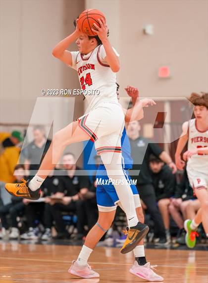 Thumbnail 3 in Pierson vs Haldane (NYSPHSAA Class C Regional) photogallery.