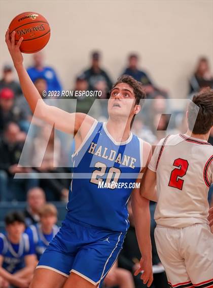 Thumbnail 2 in Pierson vs Haldane (NYSPHSAA Class C Regional) photogallery.