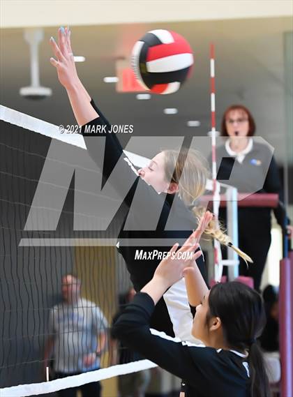 Thumbnail 2 in Valley Christian vs. Cactus (EPIC Tournament Chandler Prep Invite) Platinum Division - Championship  photogallery.