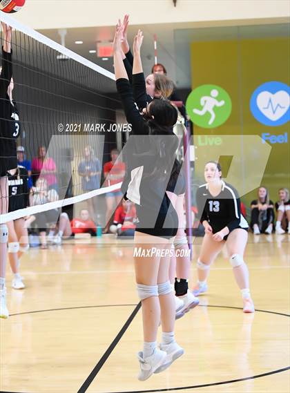 Thumbnail 3 in Valley Christian vs. Cactus (EPIC Tournament Chandler Prep Invite) Platinum Division - Championship  photogallery.