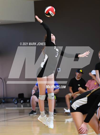 Thumbnail 2 in Valley Christian vs. Cactus (EPIC Tournament Chandler Prep Invite) Platinum Division - Championship  photogallery.