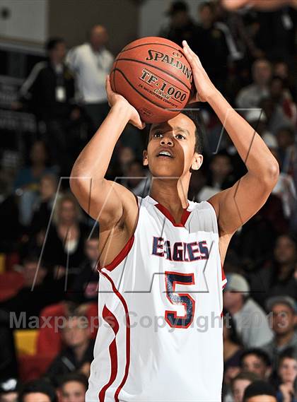 Thumbnail 2 in 3-Point Contest Finals (MaxPreps Holiday Classic) photogallery.