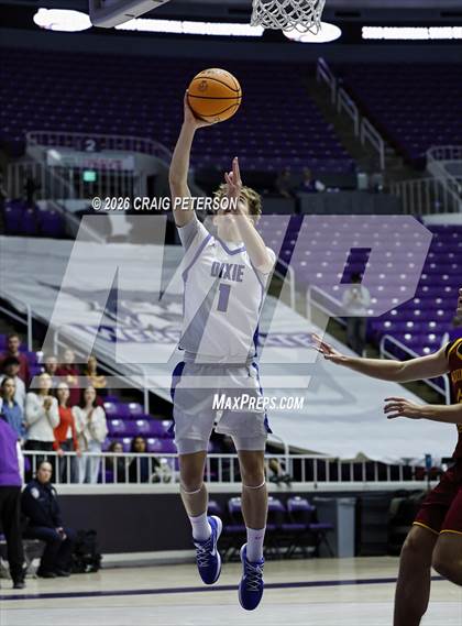 Thumbnail 2 in Mountain View vs Dixie (UHSAA 4A Quarterfinal) photogallery.
