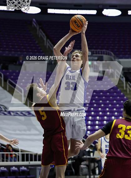 Thumbnail 1 in Mountain View vs Dixie (UHSAA 4A Quarterfinal) photogallery.