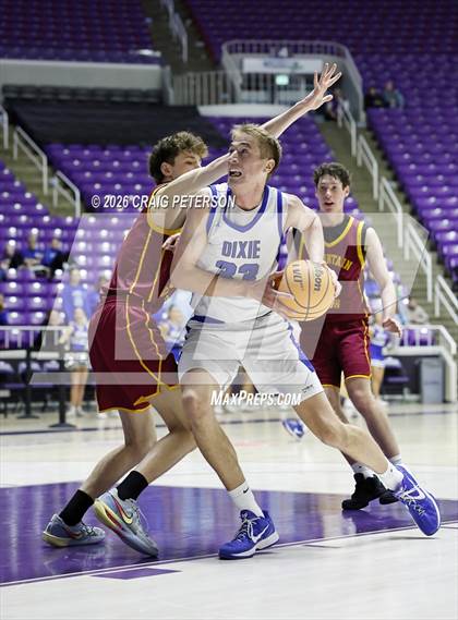 Thumbnail 2 in Mountain View vs Dixie (UHSAA 4A Quarterfinal) photogallery.