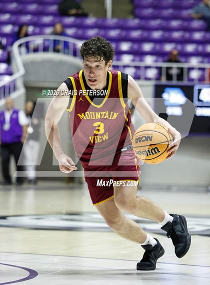 Thumbnail 2 in Mountain View vs Dixie (UHSAA 4A Quarterfinal) photogallery.