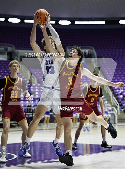 Thumbnail 2 in Mountain View vs Dixie (UHSAA 4A Quarterfinal) photogallery.