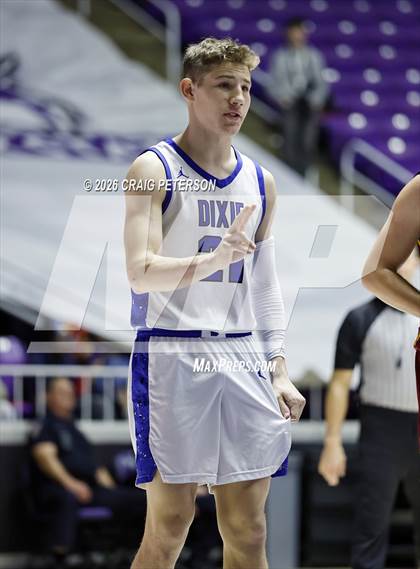 Thumbnail 2 in Mountain View vs Dixie (UHSAA 4A Quarterfinal) photogallery.
