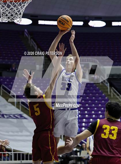 Thumbnail 2 in Mountain View vs Dixie (UHSAA 4A Quarterfinal) photogallery.