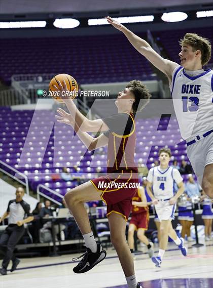 Thumbnail 3 in Mountain View vs Dixie (UHSAA 4A Quarterfinal) photogallery.