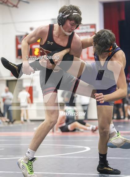 Thumbnail 2 in Heart of Illinois Conference Duals photogallery.