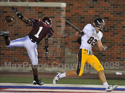 Thumbnail 1 in Red Oak vs Highland Park (Tom Landry Classic) photogallery.