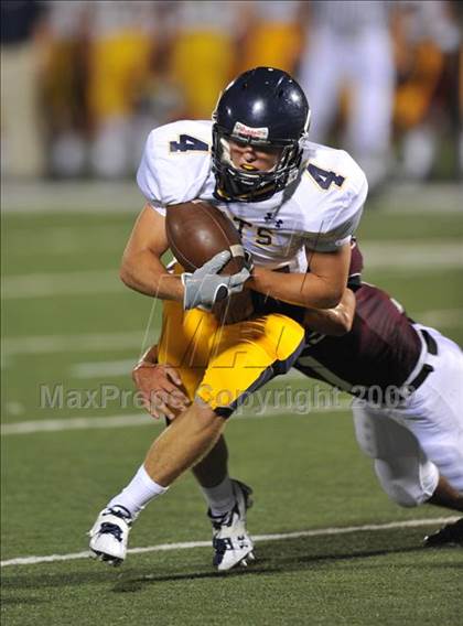 Thumbnail 3 in Red Oak vs Highland Park (Tom Landry Classic) photogallery.