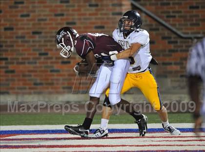 Thumbnail 1 in Red Oak vs Highland Park (Tom Landry Classic) photogallery.